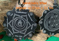 Chakren Anhänger Wheel Sakral, schwarz, ca.57x57 mm, weiß legiert, doppelseitig, kupferunterlegt – Produktansicht 1