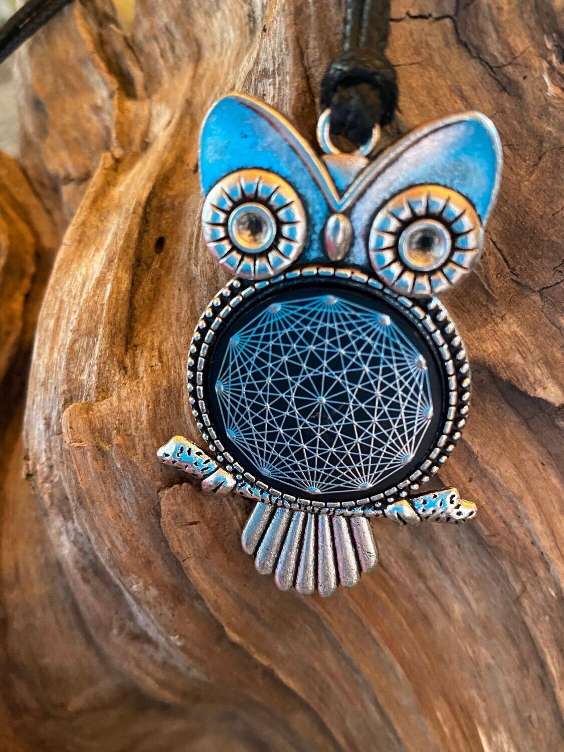 Amulett – Krafttier Eule – Dodecagram – zinnlegiert / nachtschwarz – Produktansicht 1