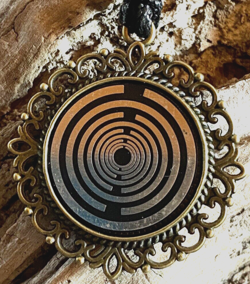 Amulett – bronzefarben, Lakhovsky MWOn Symbol, Disc in schwarz 25 mm, zinnlegiert, kupferunterlegt – Produktansicht 1
