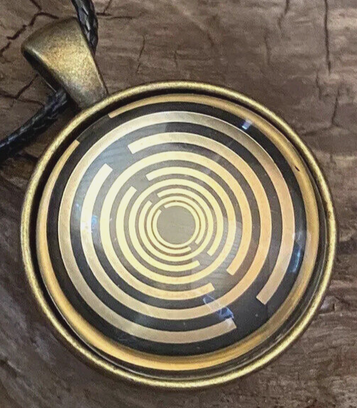 Amulett – bronzefarben, Lakhovsky MWOn Design, Disc (hinter Glas) 25 mm, goldlegiert, kupferunterlegt – Produktansicht 1