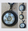 Amulett – bronzefarben, Metatron, Disc (hinter Glas) in weis 25 mm, goldlegiert, kupferunterlegt – Produktansicht 1