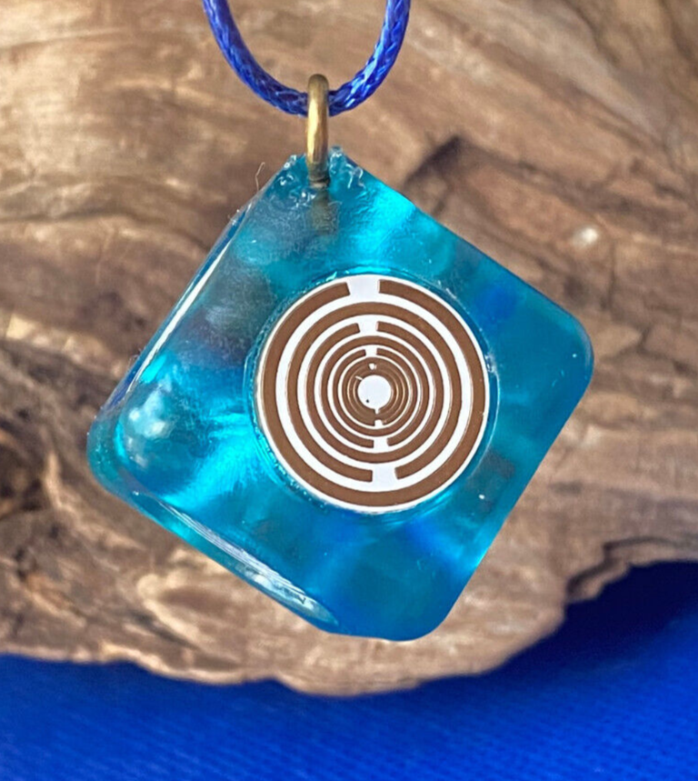 Raumobjekt Würfel transparent blau – weiße Disc – Produktansicht 12