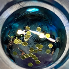 Raumobjekt Würfel transparent blau – weiße Disc – Produktansicht 2