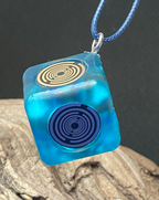 Raumobjekt Würfel transparent blau – schwarze Disc – Produktansicht 7