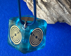 Raumobjekt Würfel transparent blau – schwarze Disc – Produktansicht 9
