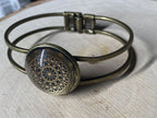 Armband - Dodecagram der heiligen Geometrie als nachtschwarzer ca. 25 mm großer Coin (ginter Glas) mit Goldlegierung in ein bronzefarbendes Schapparmband eingearbeitet, Kupfer unterlegt