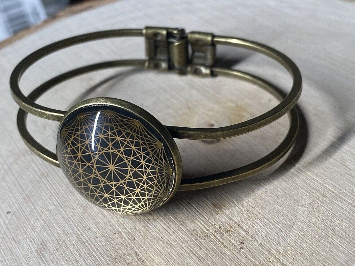 Armband - Dodecagram der heiligen Geometrie als nachtschwarzer ca. 25 mm großer Coin (ginter Glas) mit Goldlegierung in ein bronzefarbendes Schapparmband eingearbeitet, Kupfer unterlegt