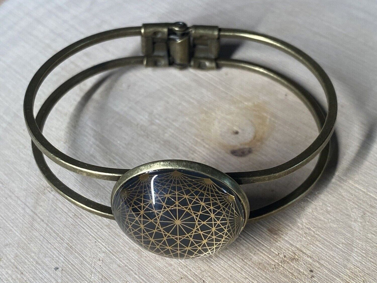Armband - Dodecagram der heiligen Geometrie als nachtschwarzer ca. 25 mm großer Coin (ginter Glas) mit Goldlegierung in ein bronzefarbendes Schapparmband eingearbeitet, Kupfer unterlegt