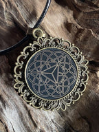 Amulett – Merkaba – 25 mm / goldlegiert / schwarz – Produktansicht 1