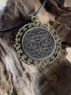 Amulett – Merkaba – 25 mm / goldlegiert / schwarz – Produktansicht 1