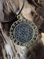 Amulett – Merkaba – 25 mm / goldlegiert / schwarz – Produktansicht 1
