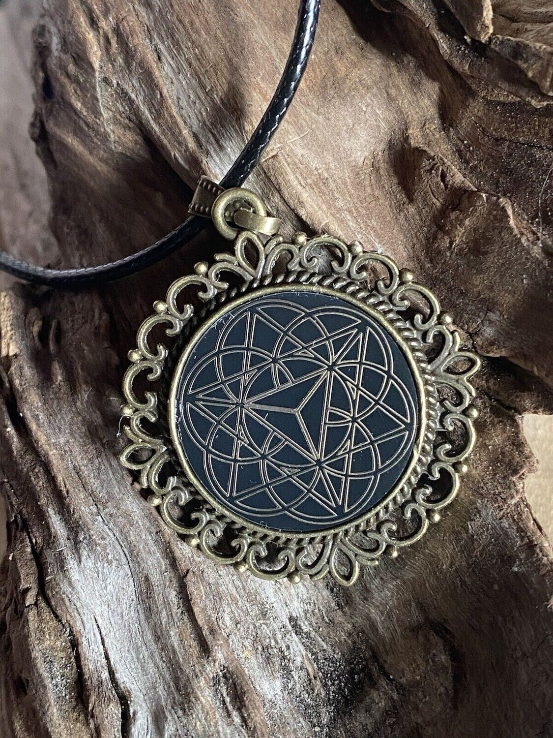 Amulett – Merkaba – 25 mm / goldlegiert / schwarz – Produktansicht 1