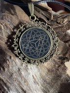 Amulett – Merkaba – 25 mm / goldlegiert / schwarz – Produktansicht 1