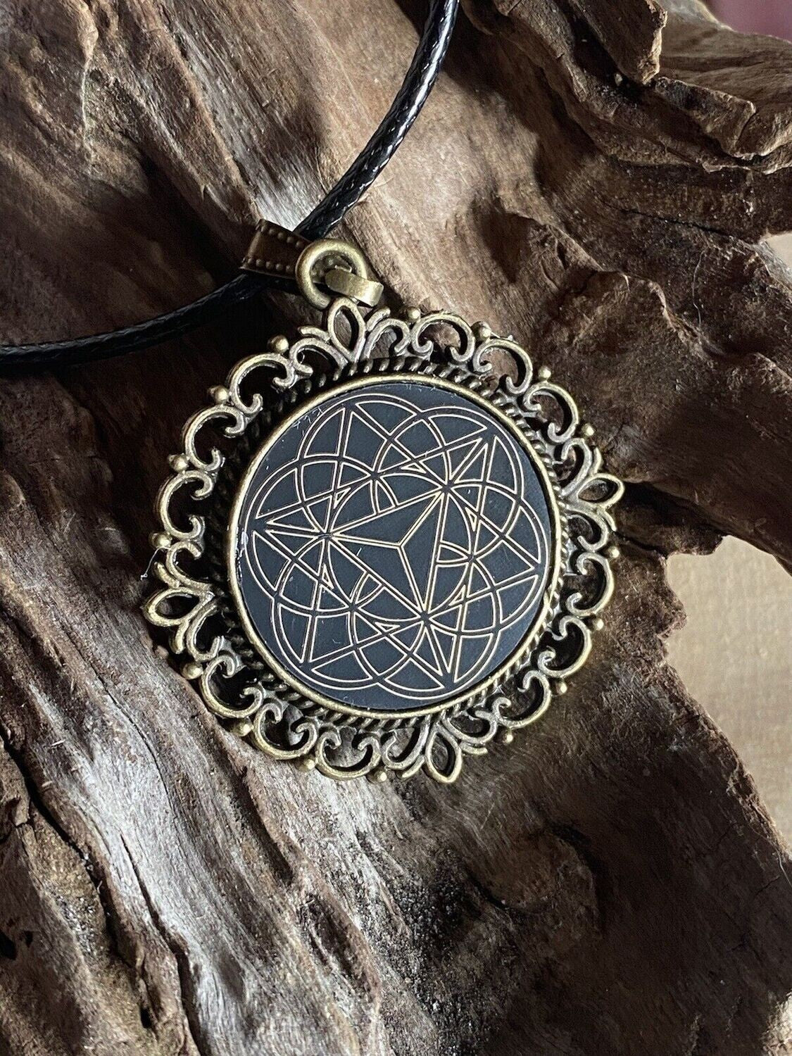 Amulett – Merkaba – 25 mm / goldlegiert / schwarz – Produktansicht 1