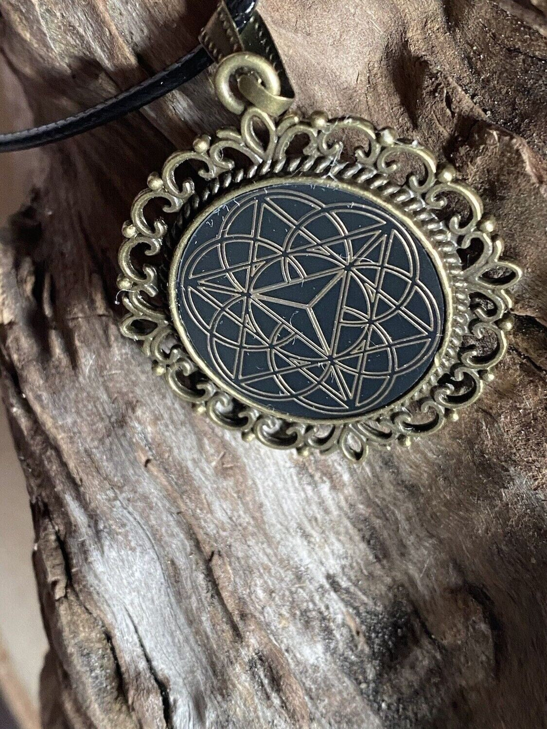 Amulett – Merkaba – 25 mm / goldlegiert / schwarz – Produktansicht 1