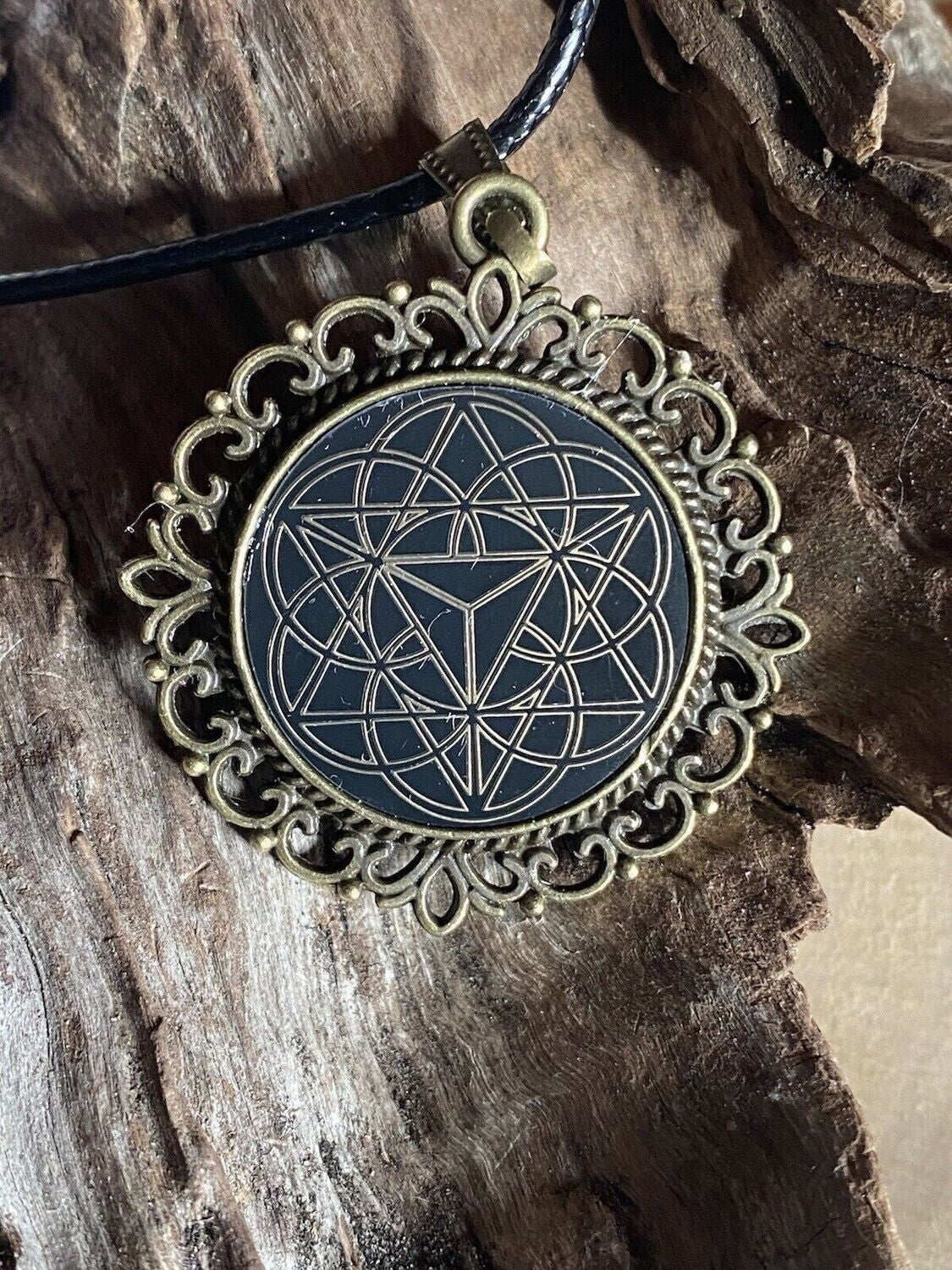 Amulett – Merkaba – 25 mm / goldlegiert / schwarz – Produktansicht 1