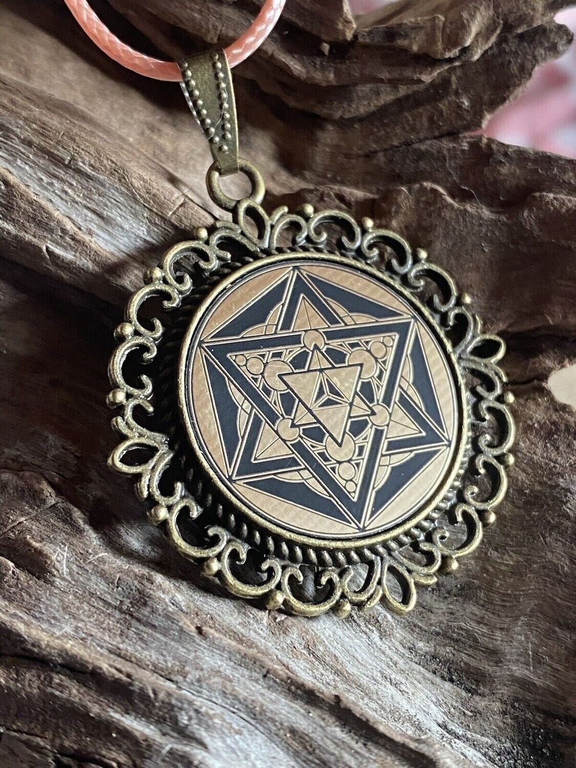 Amulett – Merkaba – 25 mm / goldlegiert / schwarz – Produktansicht 1