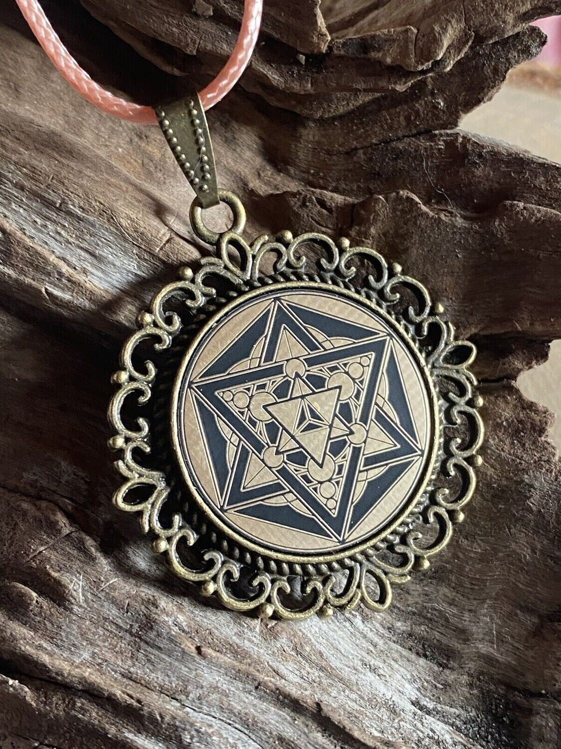Amulett – Merkaba – 25 mm / goldlegiert / schwarz – Produktansicht 1