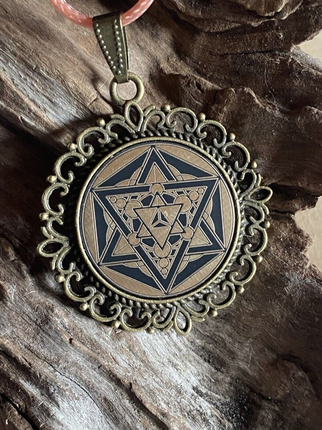 Amulett – Merkaba – 25 mm / goldlegiert / schwarz – Produktansicht 1