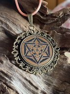 Amulett – Merkaba – 25 mm / goldlegiert / schwarz – Produktansicht 1