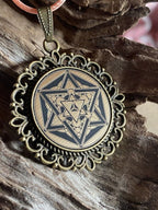 Amulett – Merkaba – 25 mm / goldlegiert / schwarz – Produktansicht 1