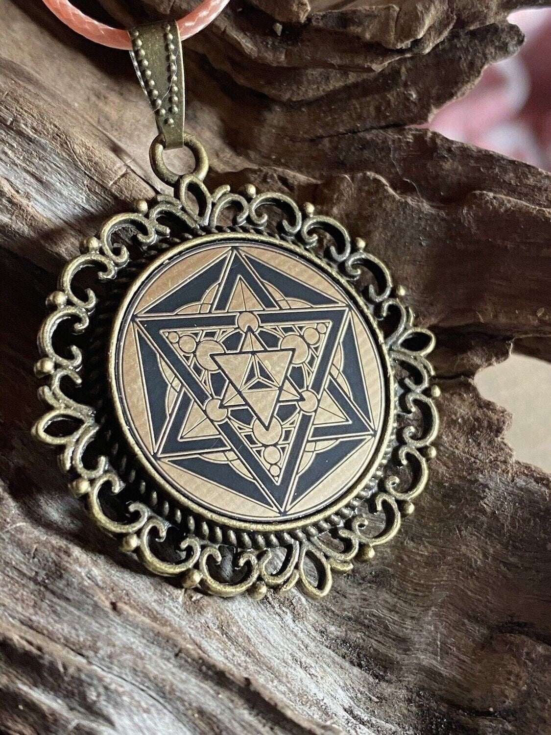 Amulett – Merkaba – 25 mm / goldlegiert / schwarz – Produktansicht 1