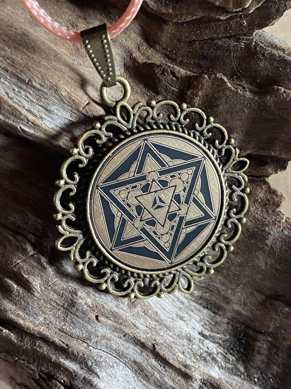 Amulett – Merkaba – 25 mm / goldlegiert / schwarz – Produktansicht 1