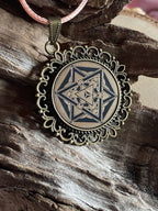 Amulett – Merkaba – 25 mm / goldlegiert / schwarz – Produktansicht 1
