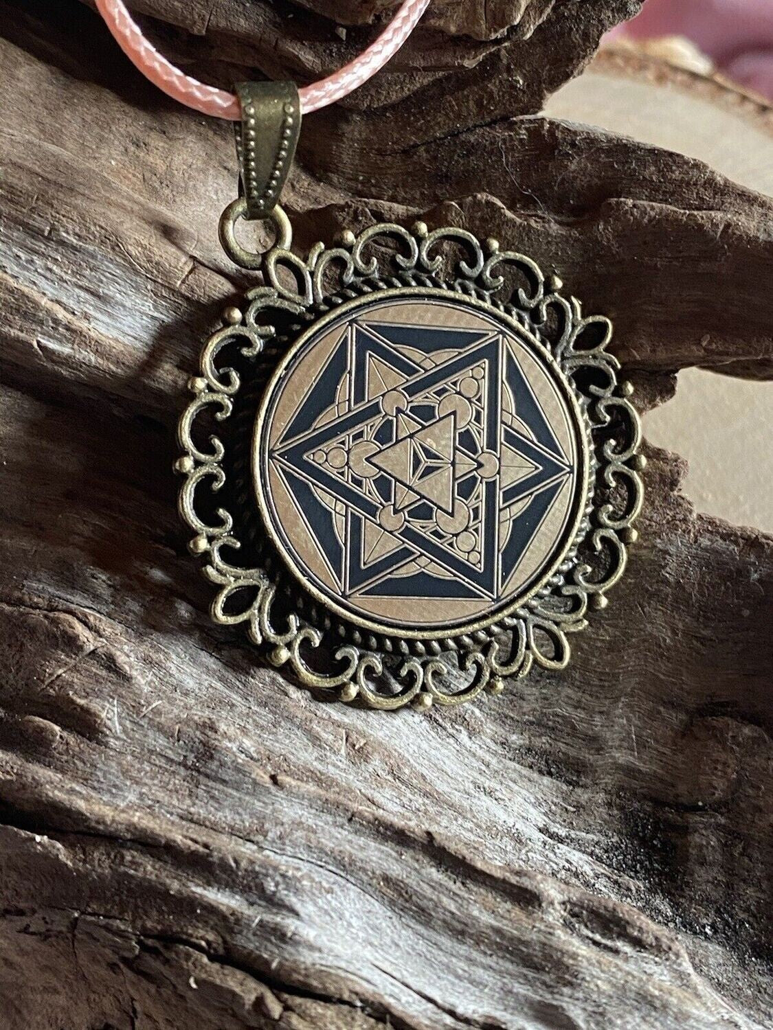 Amulett – Merkaba – 25 mm / goldlegiert / schwarz – Produktansicht 1
