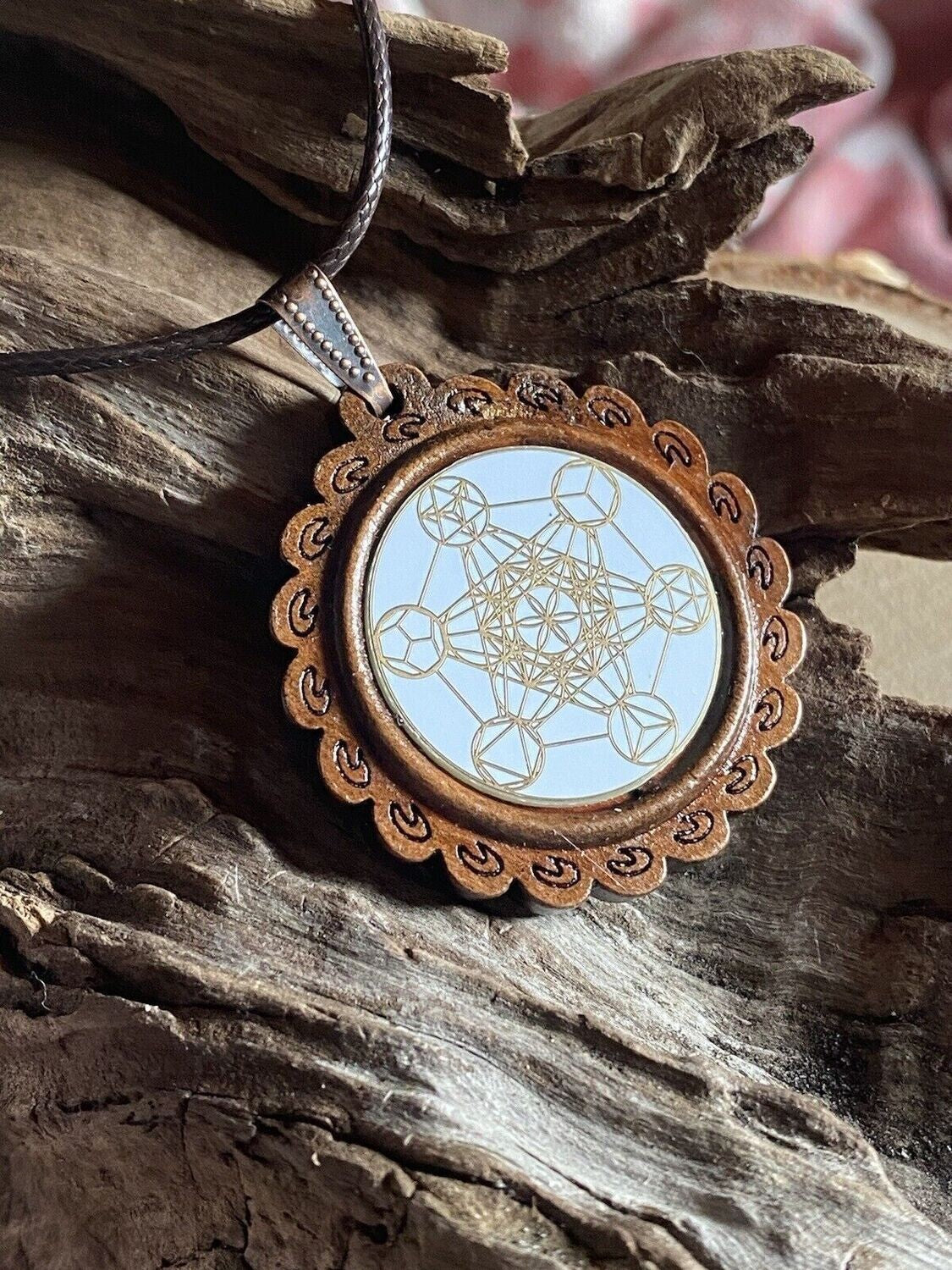 Amulett – Holzart, Metatron, platonische Körper, Disc weis 25 mm, goldlegiert, kupferunterlegt – Produktansicht 1