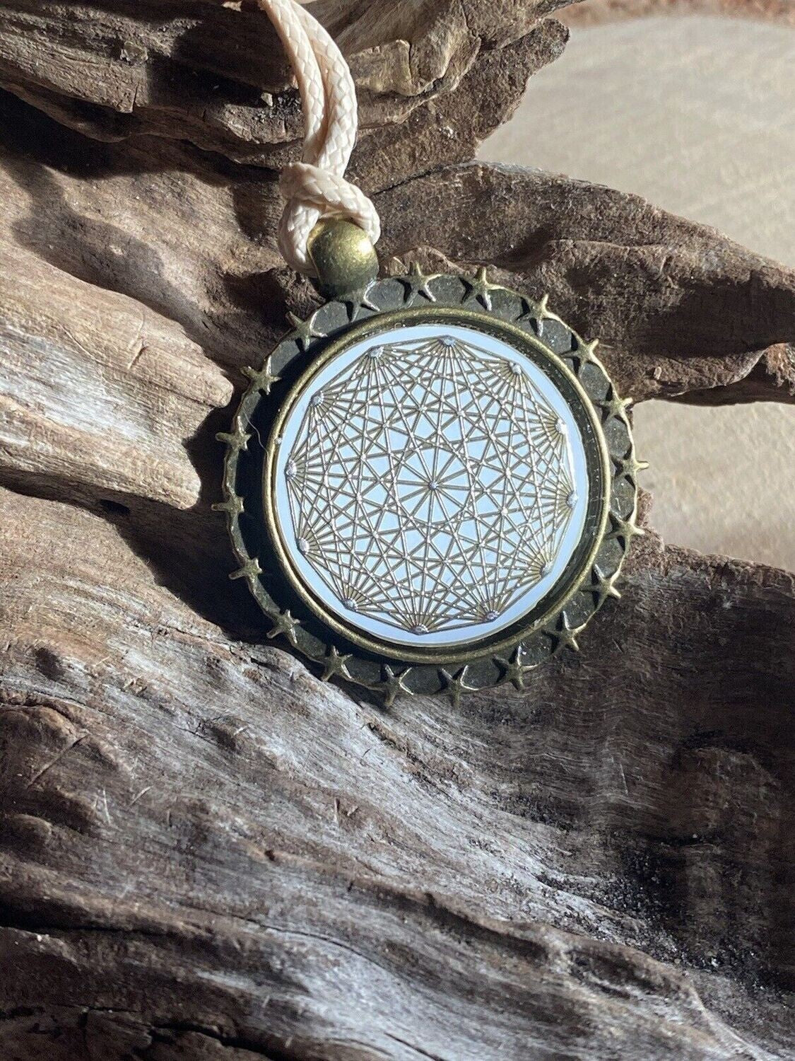 Amulett – mit Sternenrand – Dodecagram – 25 mm / zinnlegiert / weiß – Produktansicht 1