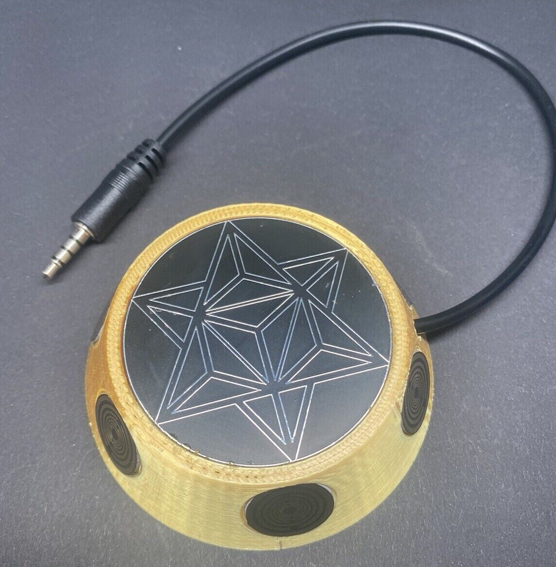 50 mm VibraNex UFO – silk golden, Oberflächenplatte zinnlegiert – Produktansicht 1