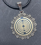 Amulett – Blumenmuster – Lakhovsky MWO – 20 mm / goldlegiert / schwarz – Produktansicht 1