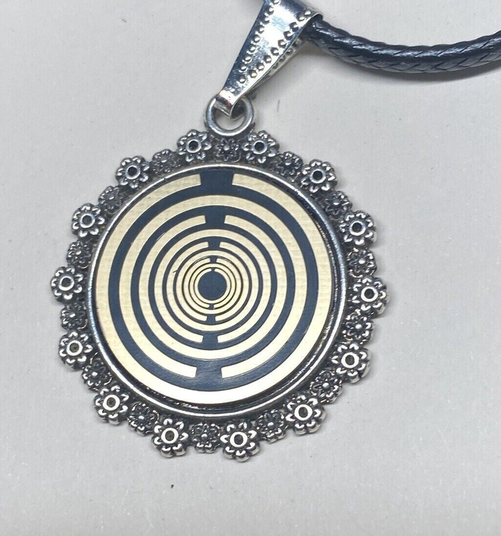 Amulett – Blumenmuster – Lakhovsky MWO – 20 mm / goldlegiert / schwarz – Produktansicht 1