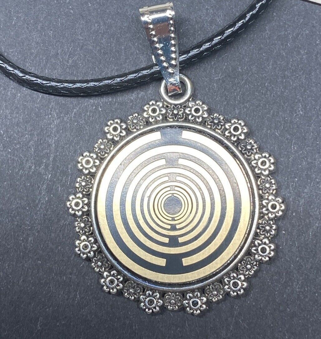 Amulett – Blumenmuster – Lakhovsky MWO – 20 mm / goldlegiert / schwarz – Produktansicht 1