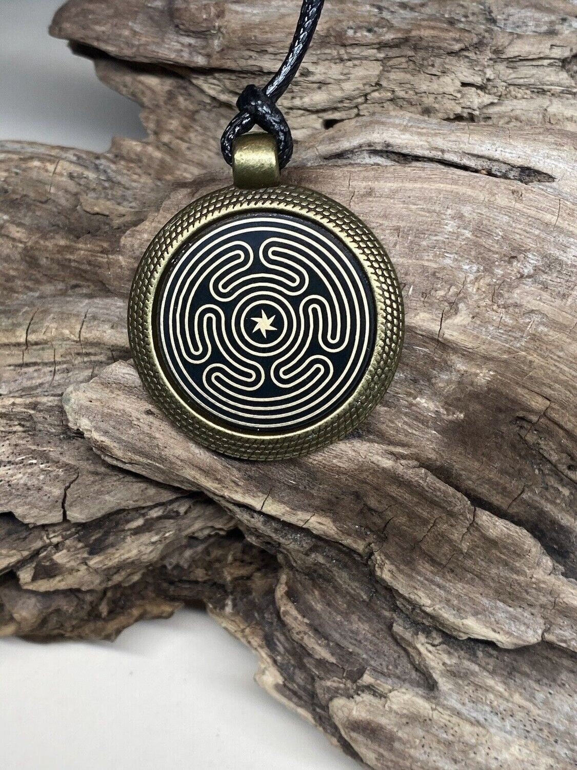 Amulett – Hekathe Wheel der heiligen – 25 mm / goldlegiert / Fassung bronzefarben – Produktansicht 1