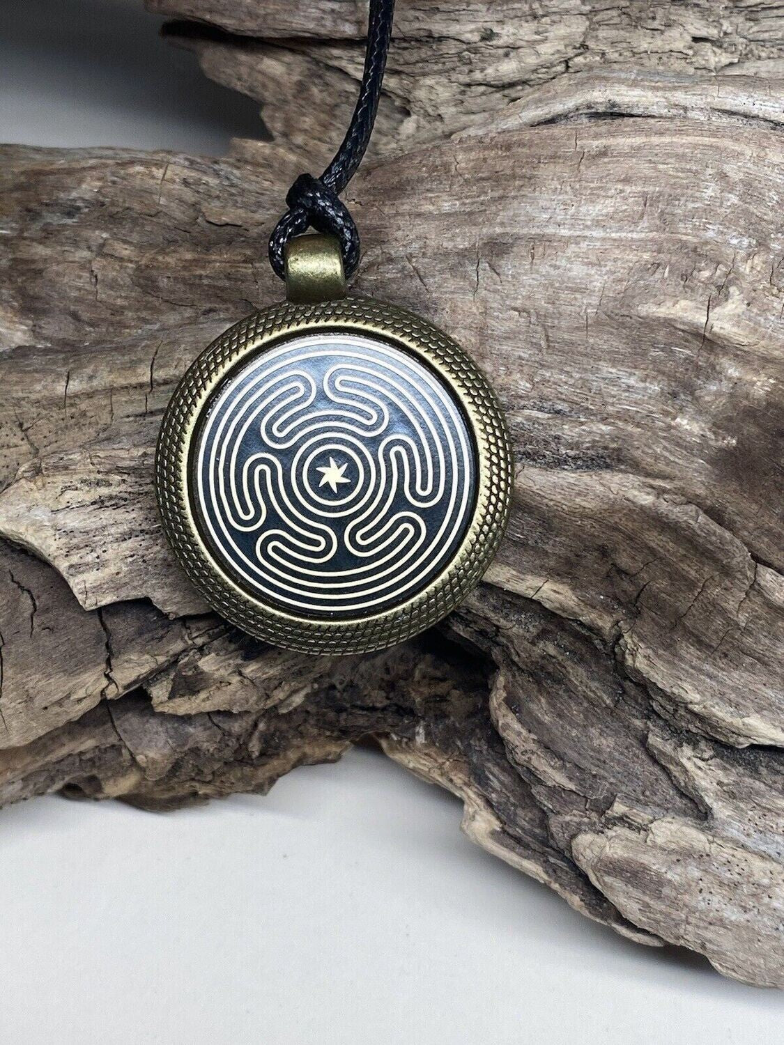 Amulett – Hekathe Wheel der heiligen – 25 mm / goldlegiert / Fassung bronzefarben – Produktansicht 1