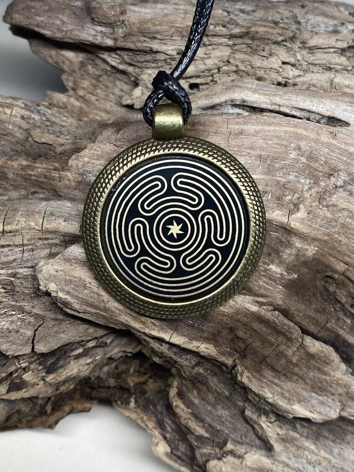 Amulett – Hekathe Wheel der heiligen – 25 mm / goldlegiert / Fassung bronzefarben – Produktansicht 1