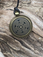 Amulett – Hekathe Wheel der heiligen – 25 mm / goldlegiert / Fassung bronzefarben – Produktansicht 1