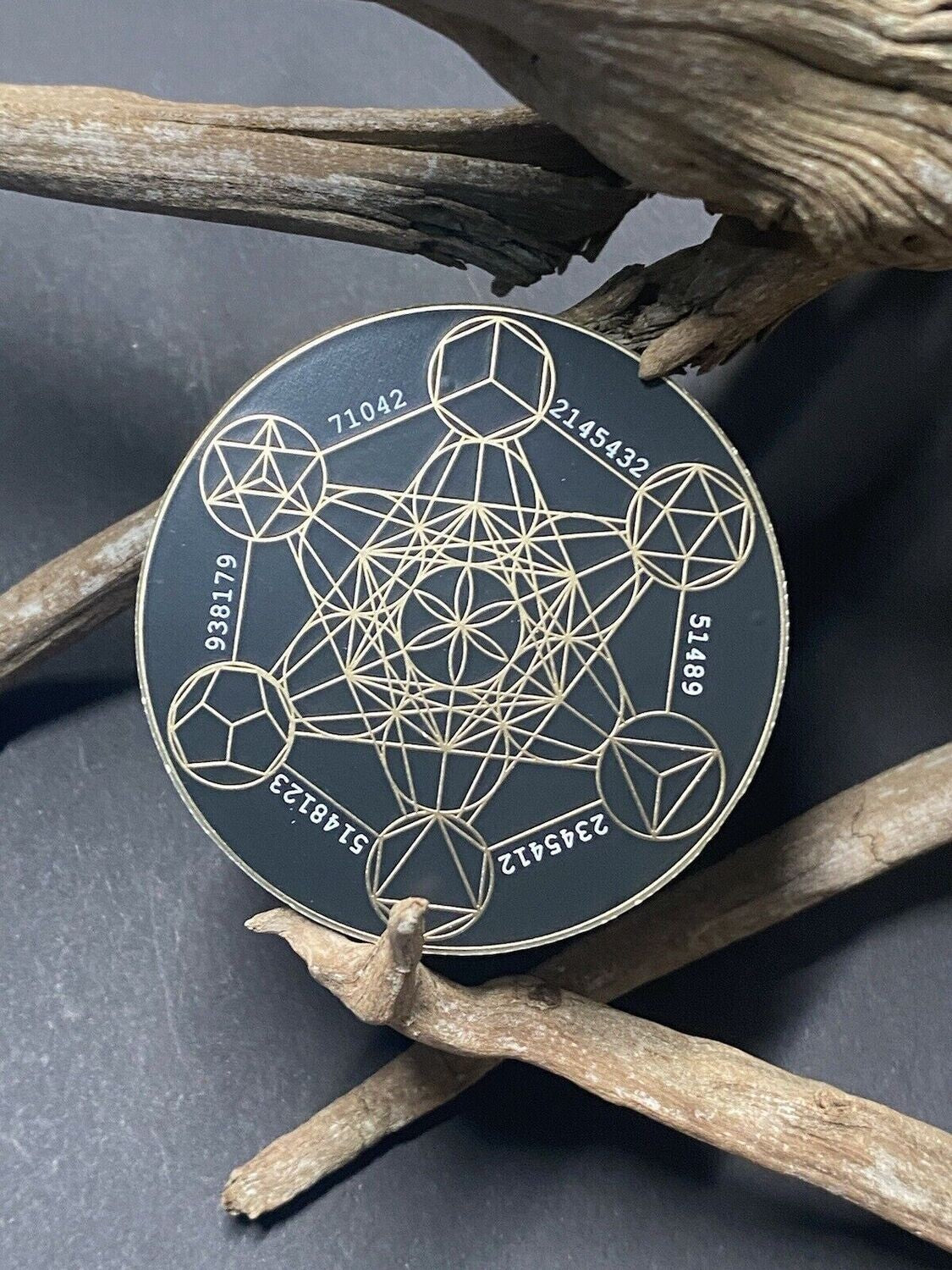 50 mm Disc – Metatron + Blume des Lebens – goldlegiert / schwarz – Produktansicht 1