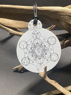 Anhänger Metatron, weiß, zinnlegiert, doppelseitig ca. 52 mm x62 mm – Produktansicht 1