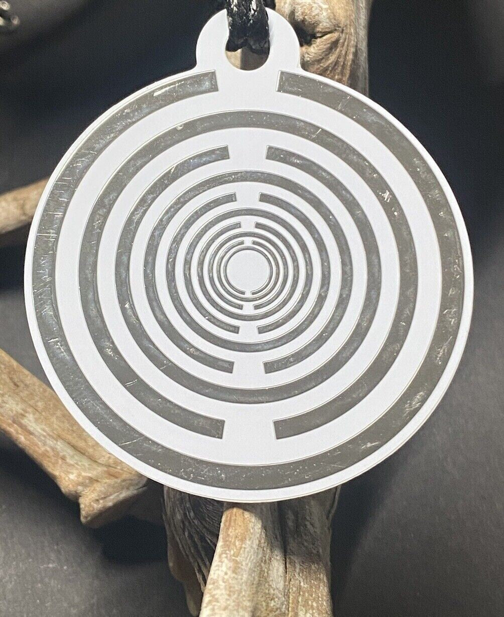 Talisman Aluminium im Lakhovsky MWOnring Design Style – Produktansicht 1