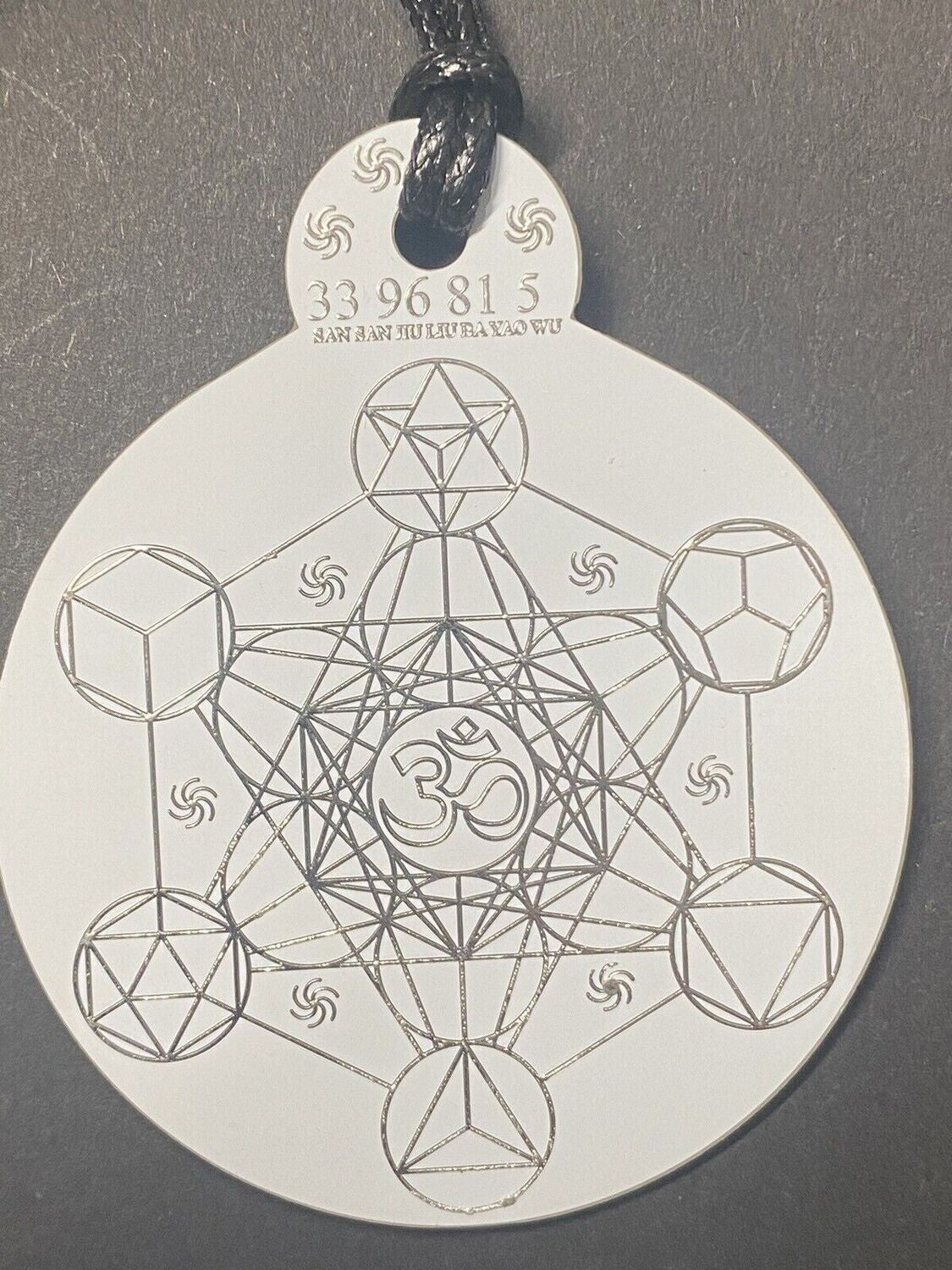 Anhänger Metatron, weiß, zinnlegiert, doppelseitig ca. 52 mm x62 mm – Produktansicht 1