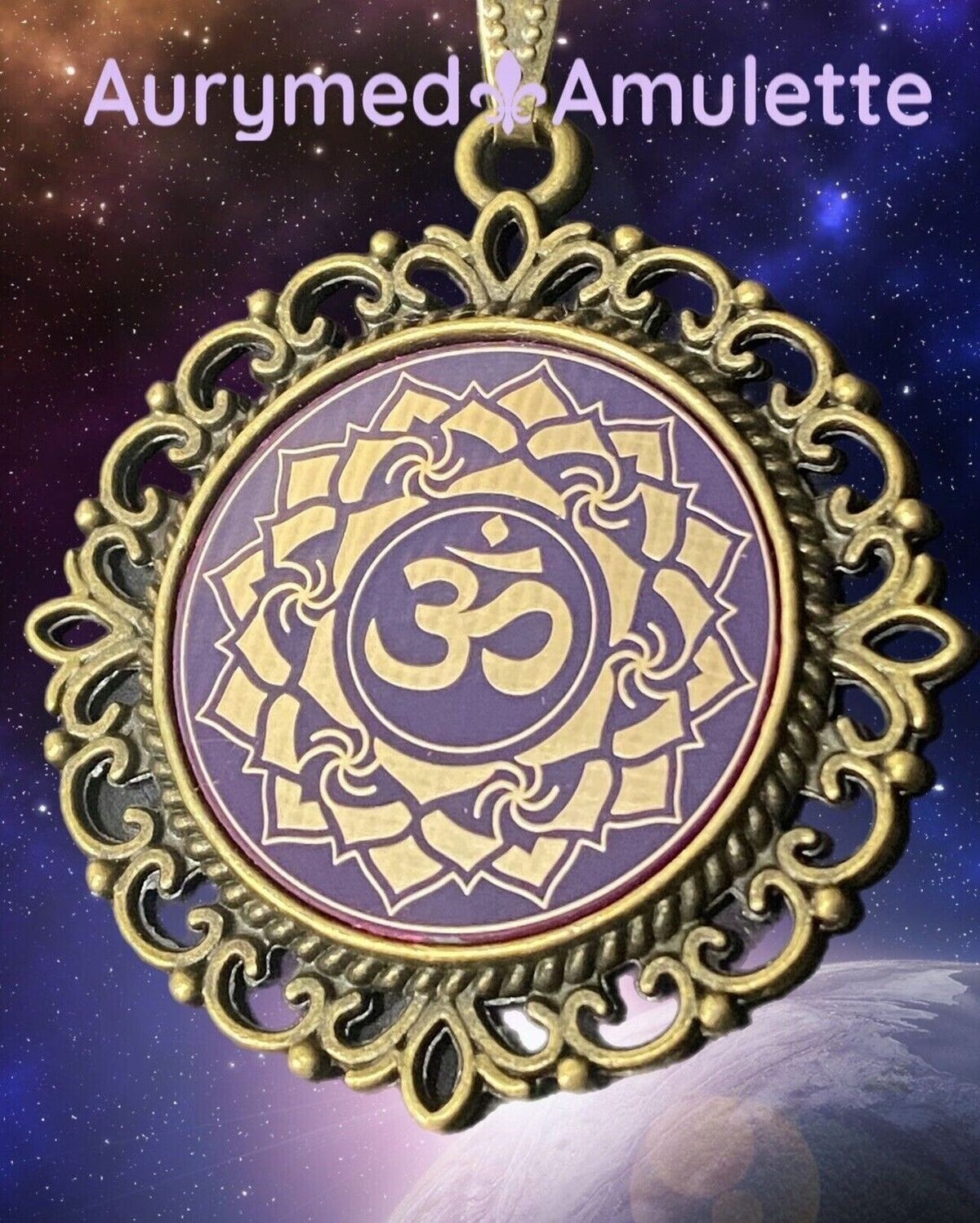 Amulett – Chakremy, bronzefarben, Kronen Chakra, Disc in lila flieder 25 mm, goldlegiert, kupferunterlegt – Produktansicht 1
