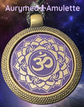 Amulett – Chakremy, bronzefarben, Kronen Chakra, Disc in lila flieder 25 mm, goldlegiert, kupferunterlegt – Produktansicht 1