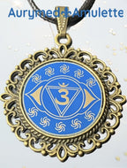 Amulett – Chakremy, bronzefarben, Stirnen Chakra, Disc in blau 25 mm, goldlegiert, kupferunterlegt – Produktansicht 1