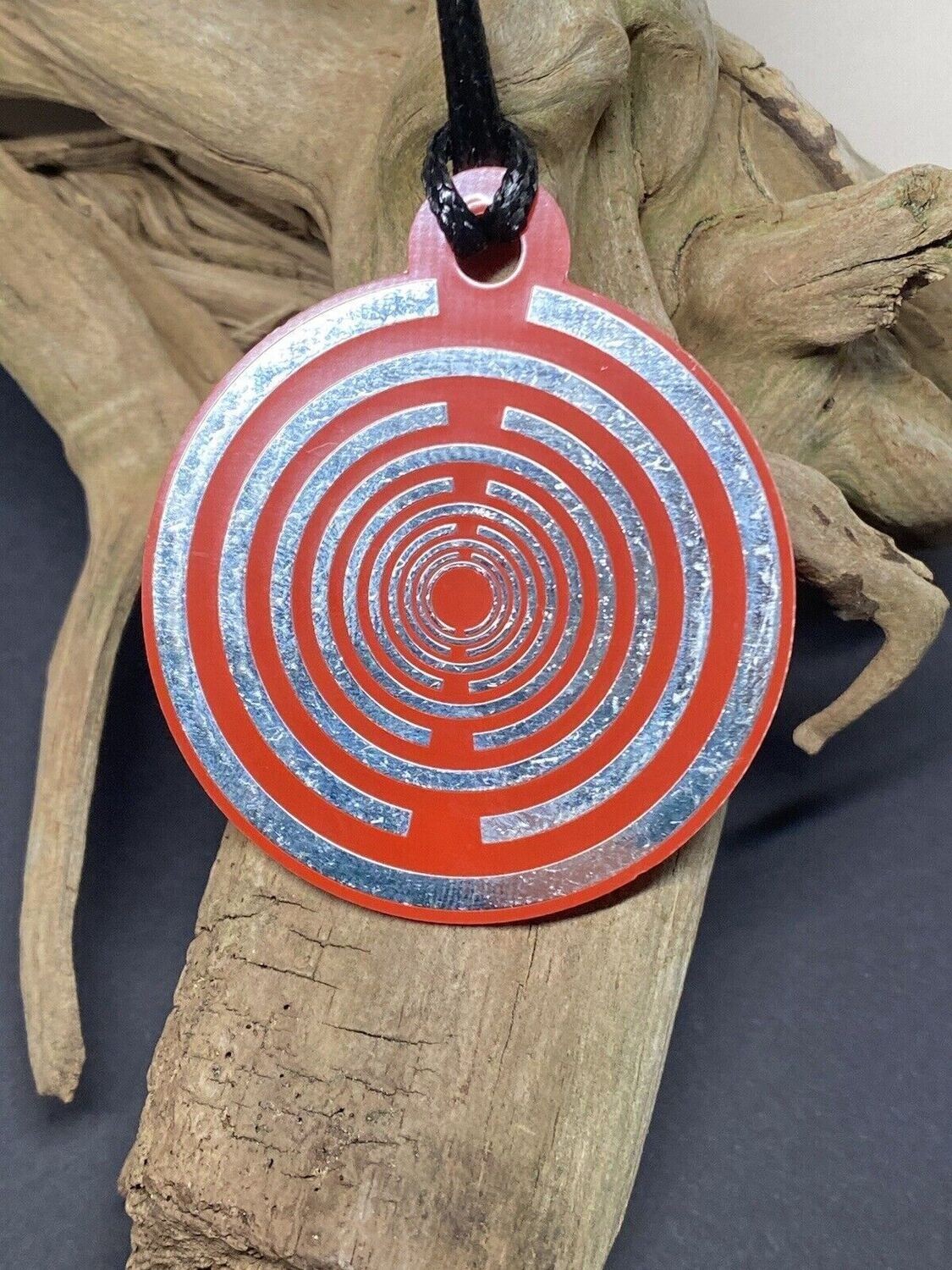 Amulett – Disc ca. 48x58 mm – Lakhovsky MWO + Dodecagram – 58 mm / zinnlegiert / rot – Produktansicht 1