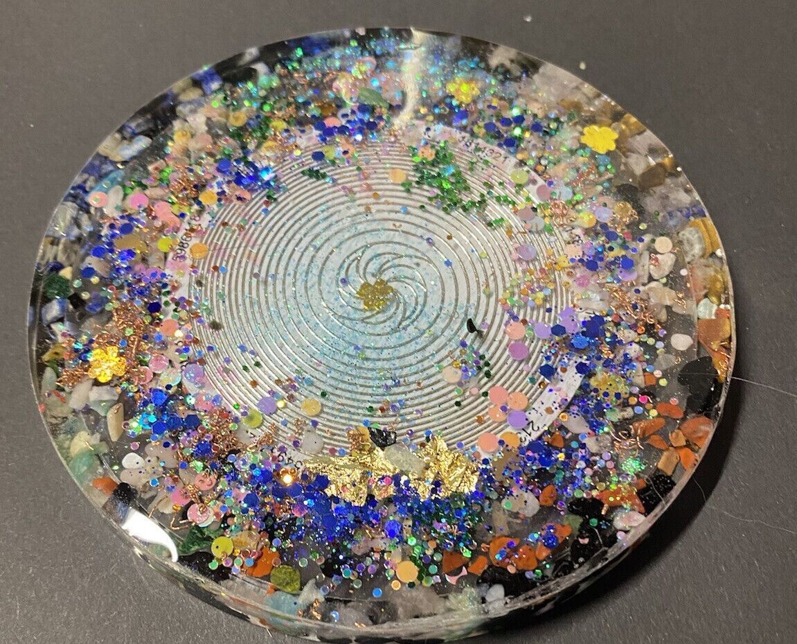 90 mm Disc - Epoxidharz Glitzer - Scheibe mit Metatron+platonischen Körpern,Bifila Spule (fermatsche Antenne), Disc doppelseitig, Zinn legiert, Kupfer unterlegt,Ladeschale stromlos – Produktansicht 8