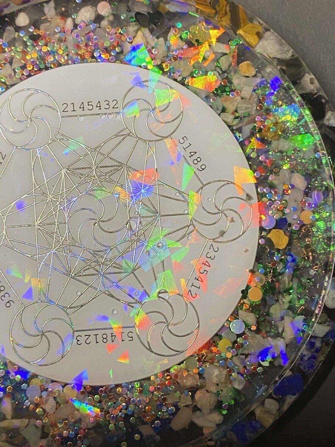 90 mm Disc - Epoxidharz Glitzer - Scheibe mit Metatron+platonischen Körpern,Bifila Spule (fermatsche Antenne), Disc doppelseitig, Zinn legiert, Kupfer unterlegt,Ladeschale stromlos – Produktansicht 3
