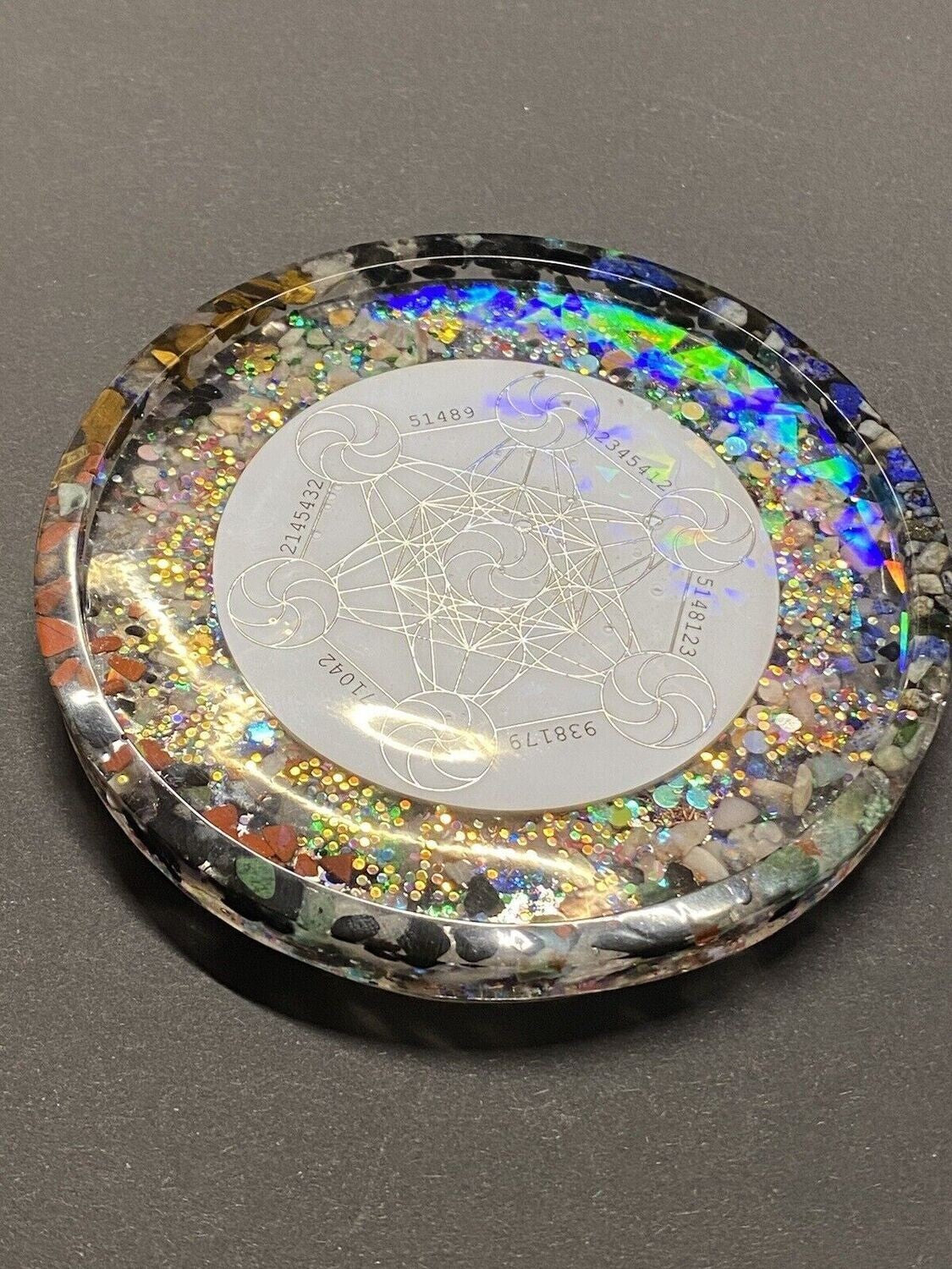 90 mm Disc - Epoxidharz Glitzer - Scheibe mit Metatron+platonischen Körpern,Bifila Spule (fermatsche Antenne), Disc doppelseitig, Zinn legiert, Kupfer unterlegt,Ladeschale stromlos – Produktansicht 9
